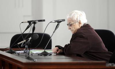 Ludmila Broová-Polednová, je byla prokurátorkou ve vykonstruovaném procesu s popravenou Miladou Horákovou, v jednací síni Krajského soudu v Plzni.